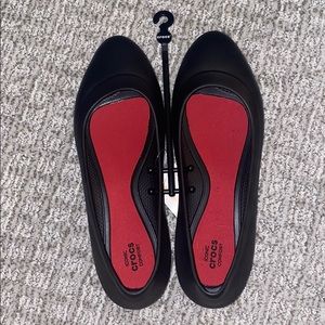 New with tags woman’s black Lina flats from Crocs